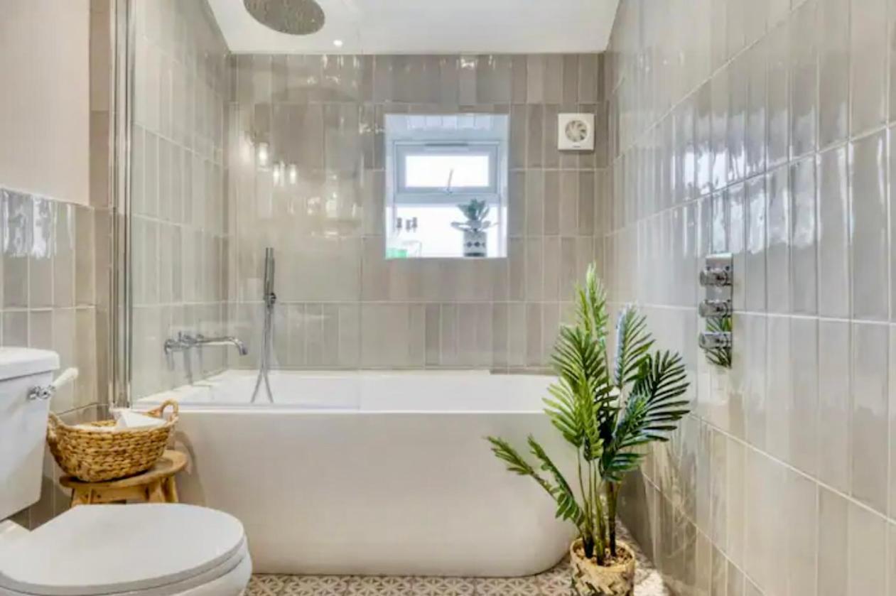 Luxury Cotswolds Cottage With Hot Tub وينشكومبي المظهر الخارجي الصورة